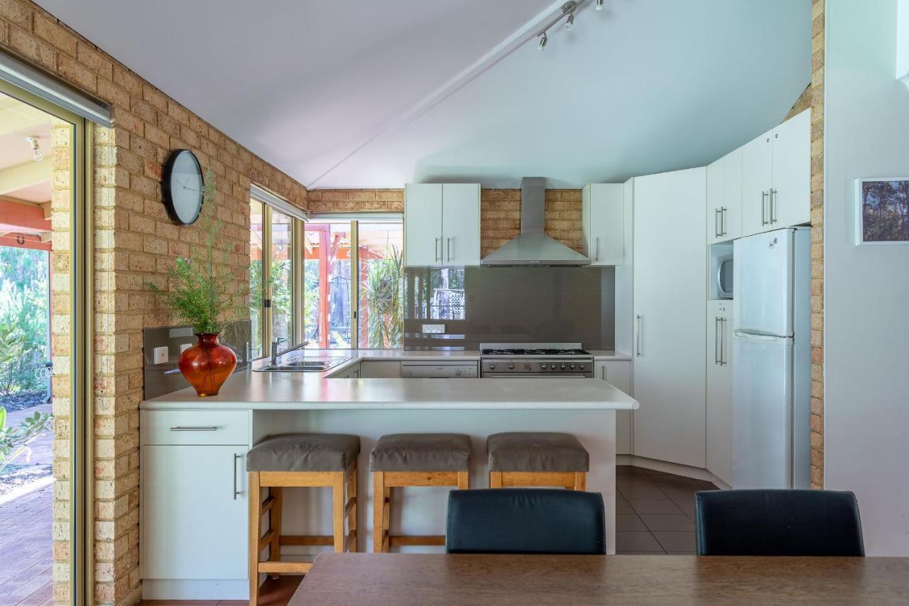 Mansfield Retreat - In Town - Margaret River Bagian luar foto