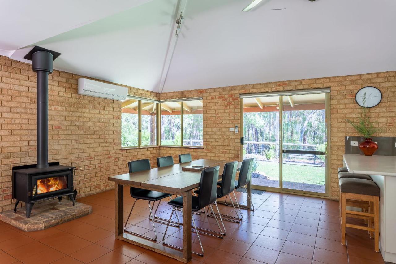 Mansfield Retreat - In Town - Margaret River Bagian luar foto